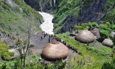 papua trekking