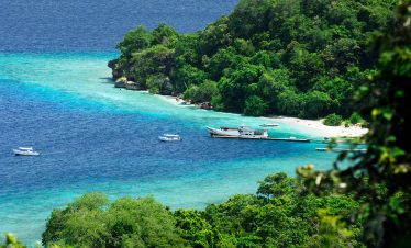 Sumbawa Whale Sharks & Moyo Island Day Trip by Speed Boat
